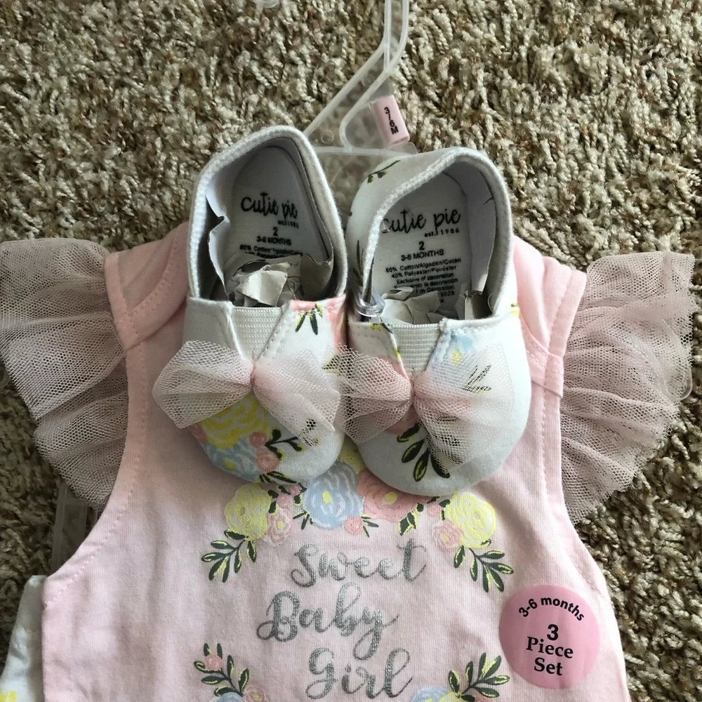 Sweet baby girl 3-6 months 3 piece floral  matching set